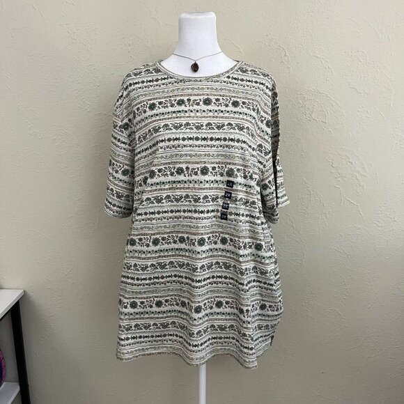 white and green striped floral pattern plus size t-shirt - Picture 4 of 8